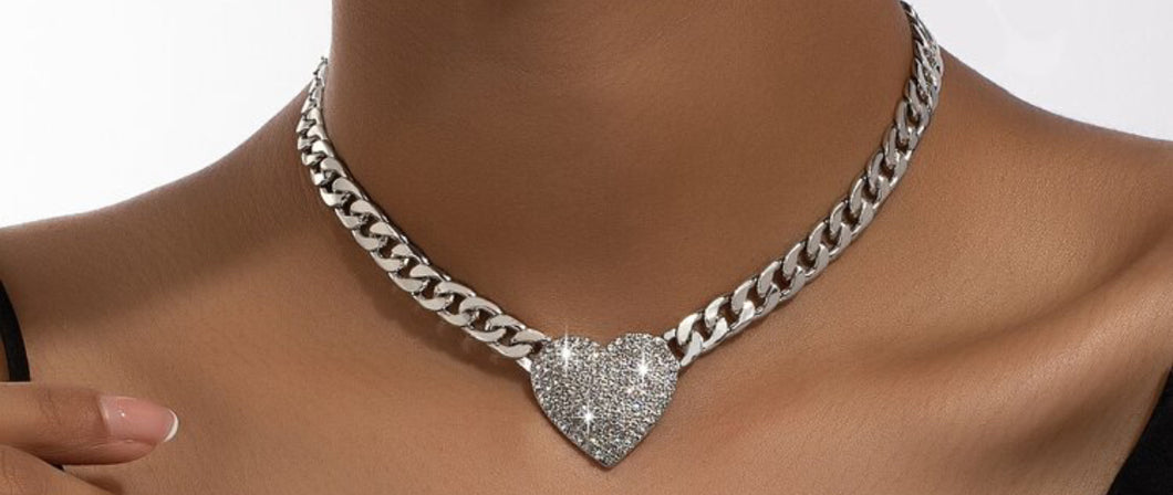 “HEART LOVE” SILVER NECKLACE