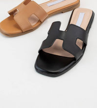 Load image into Gallery viewer, “HERMES” BLACK SANDAL
