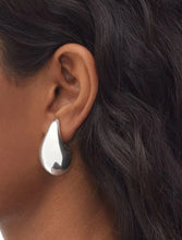 Load image into Gallery viewer, &quot;DROPLET TEAR “SILVER EARRINGS
